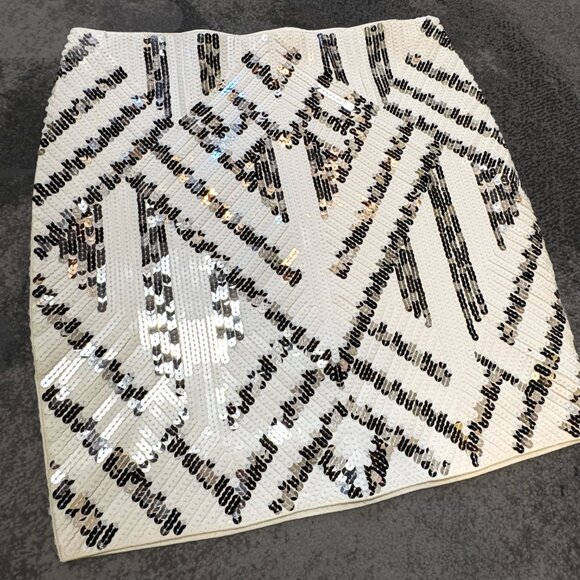 Express Art Deco Sequin Stetchy Mini Skirt in Ivory + Silver - Picture 3 of 7